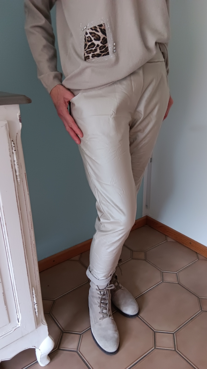 Jogpant in Lederimitatoptik