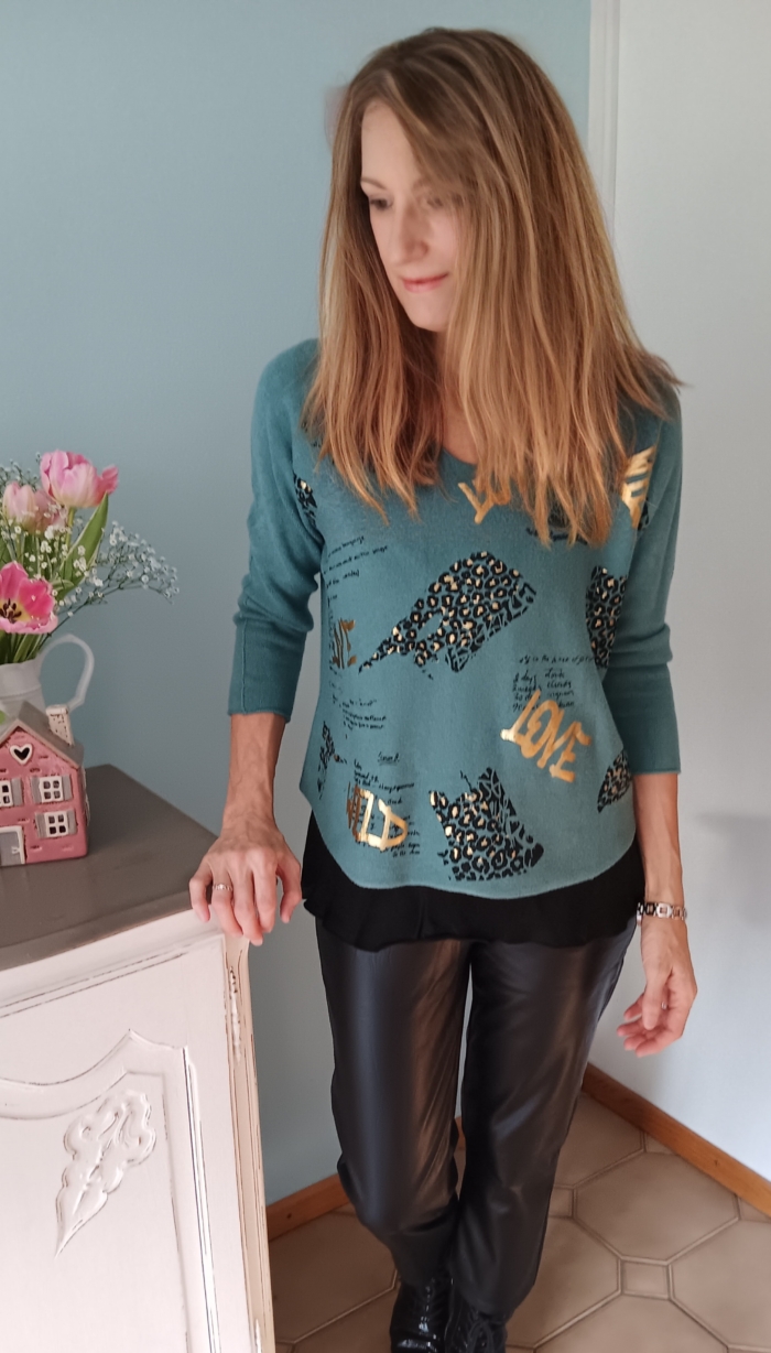 Pulli mit Goldprint zu Lederhose